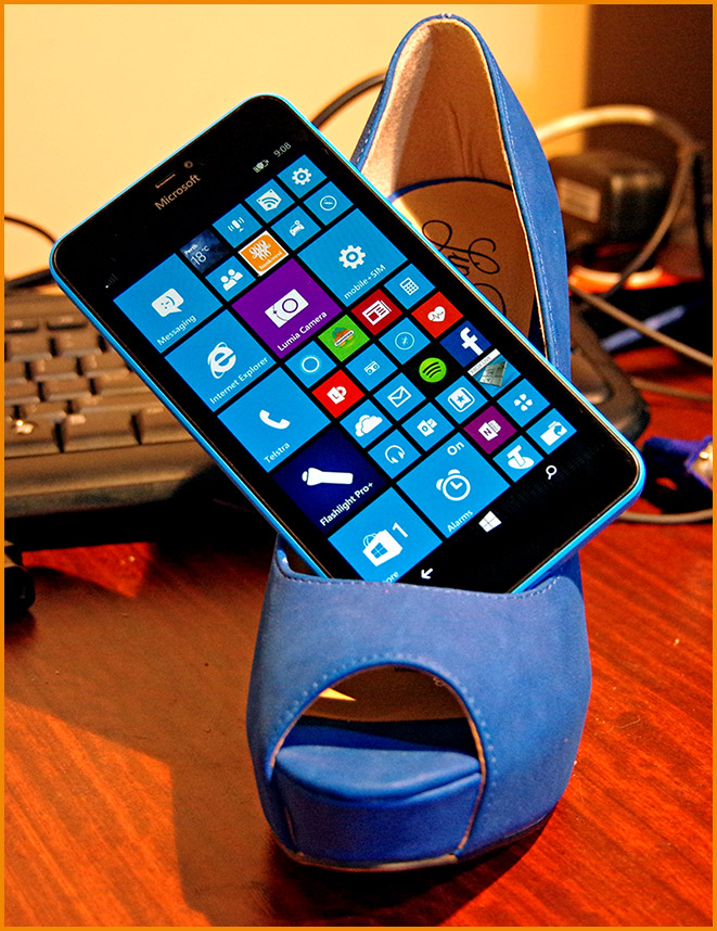 New 640XL doesn't fit that well in my desktop smartphone holder.