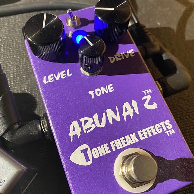 Tone Freak friend, Michael Bruno wanted to put his own choice of knobs on the Abunai 2. Looks great!
