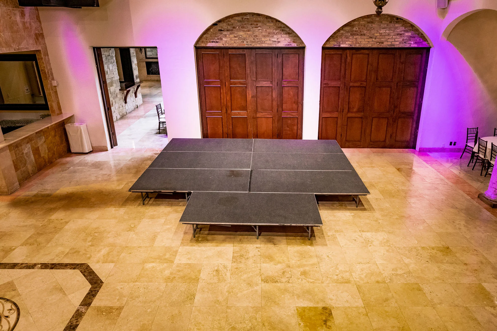 Carillon Doors Stage - E
