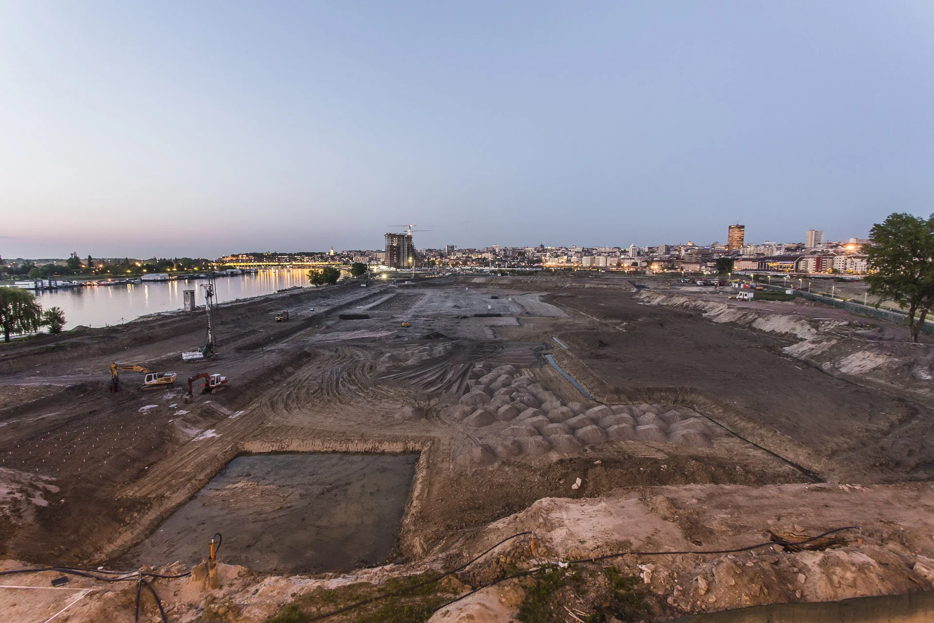With the arrival of Vucic as prime minister a big project received a fast track to a final accomplishment, founded by the Eagle Hill, an Emirates real estate company.