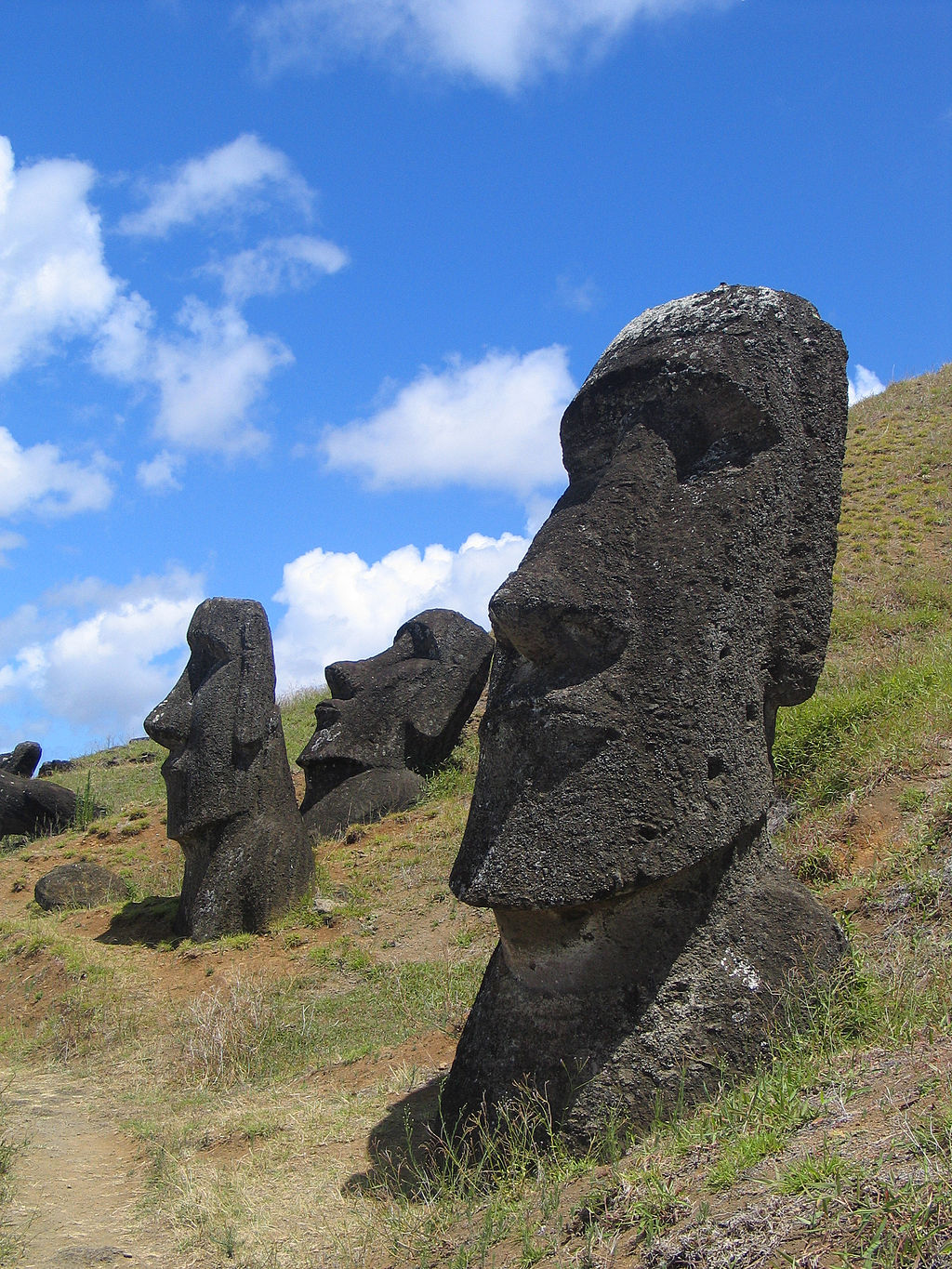 1024px-Moai_Rano_raraku.jpg