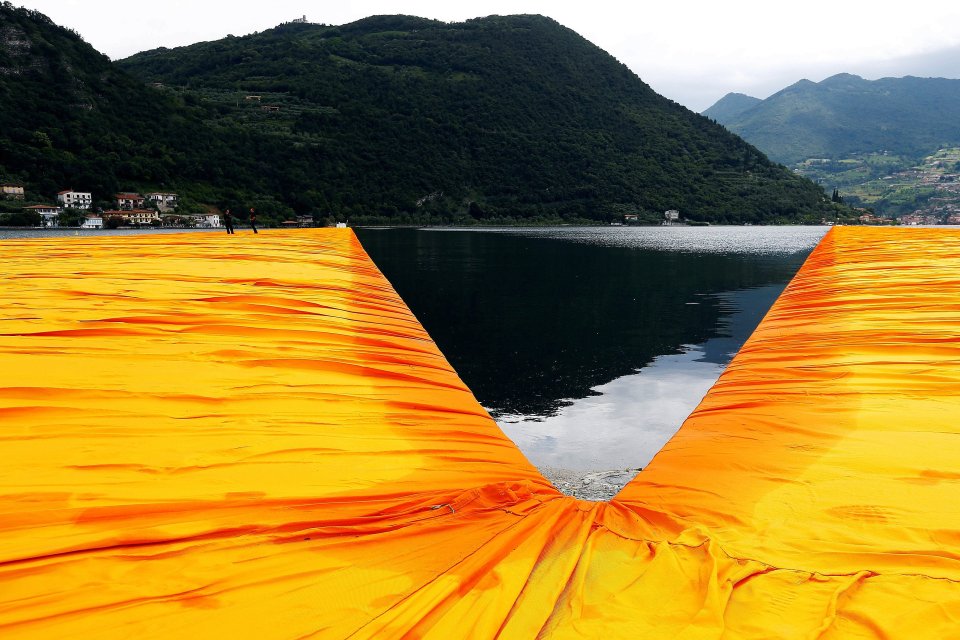 2016-06-16T132204Z-117901370-D1AETKFYIEAA-RTRMADP-3-ITALY-ARTS-FLOATING-PIERS-15672.jpg