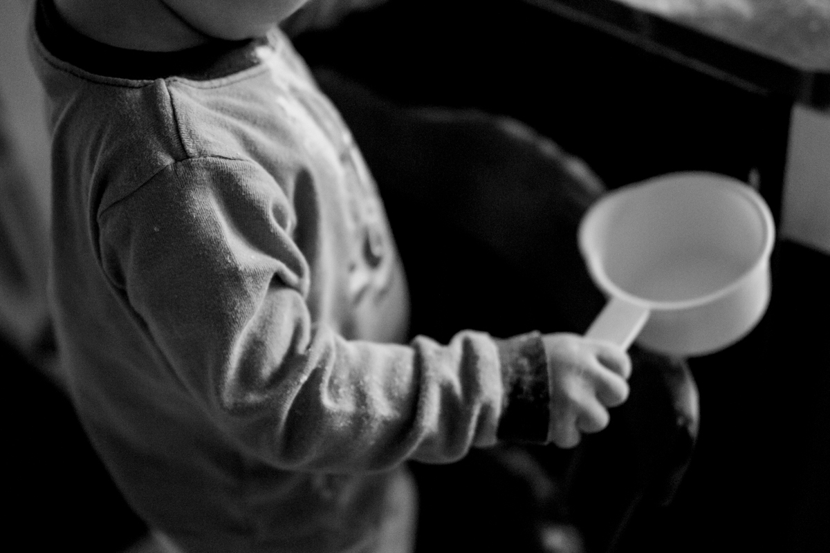  Kansas City, MO lifestyle family photographer boy cooking with mom family photography black and white photography 