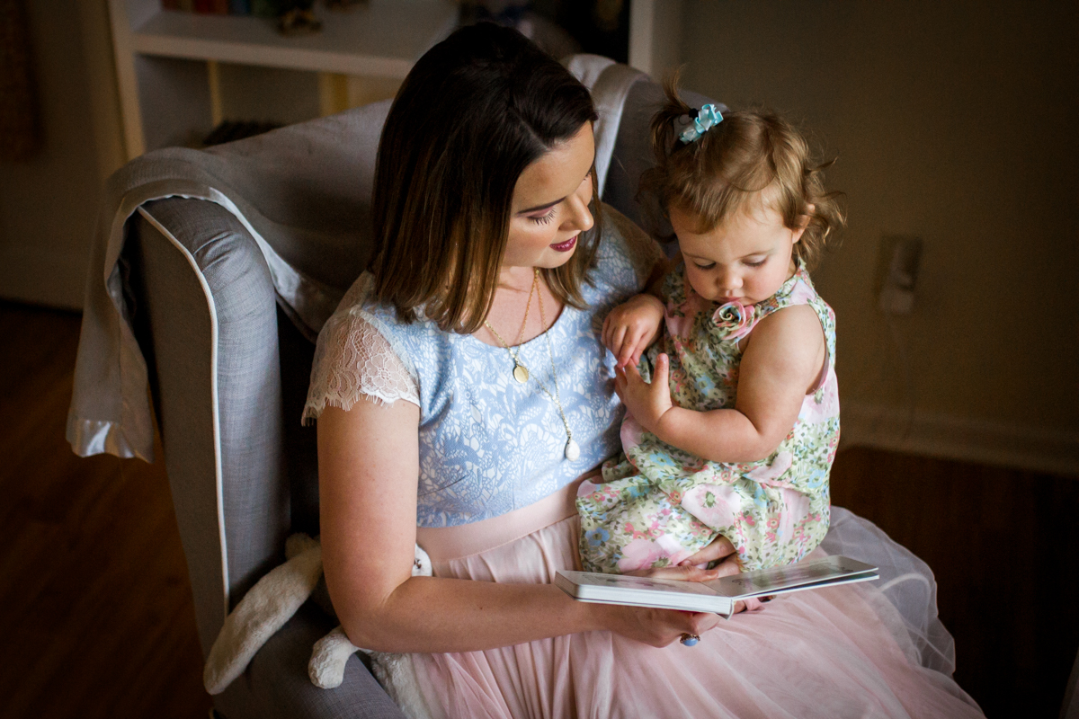  Kansas City Family photographer, in-home lifestyle family photography mother and daughter reading Rebecca Clair Photography 