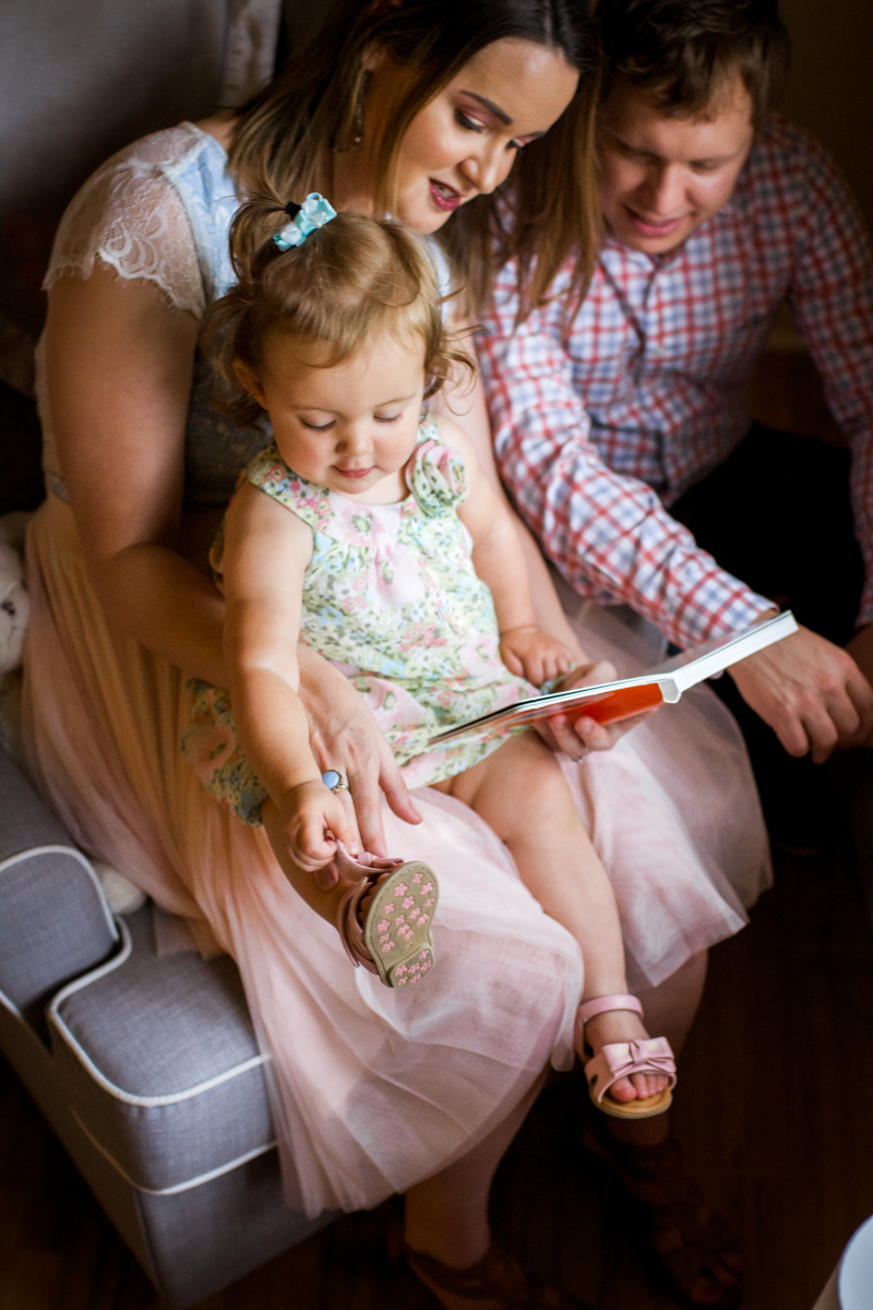  Kansas City Family photographer, in-home lifestyle family photography family reading together Rebecca Clair Photography 