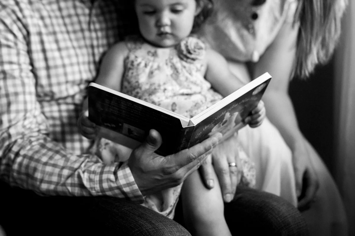 Kansas City Family photographer, in-home lifestyle family photography family reading together black and white photo Rebecca Clair Photography
