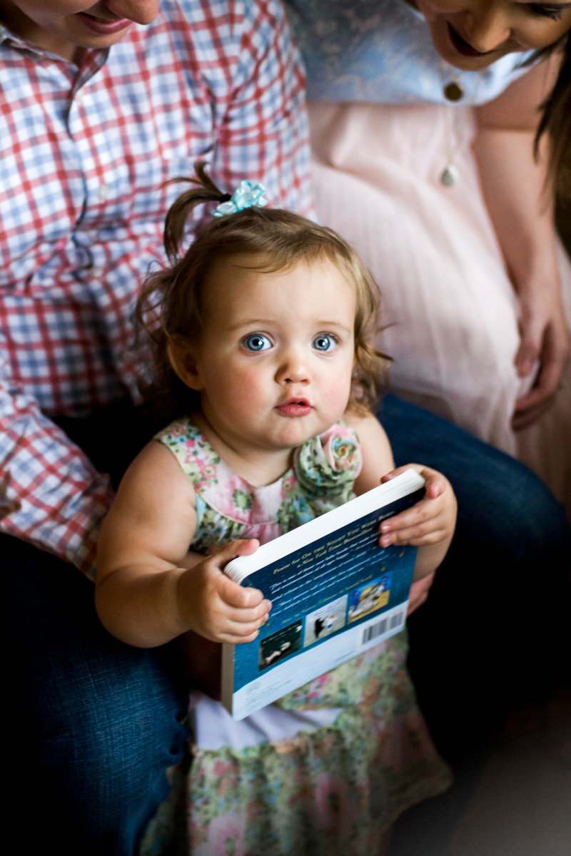  Kansas City Family photographer, in-home lifestyle family photography family reading together Rebecca Clair Photography 