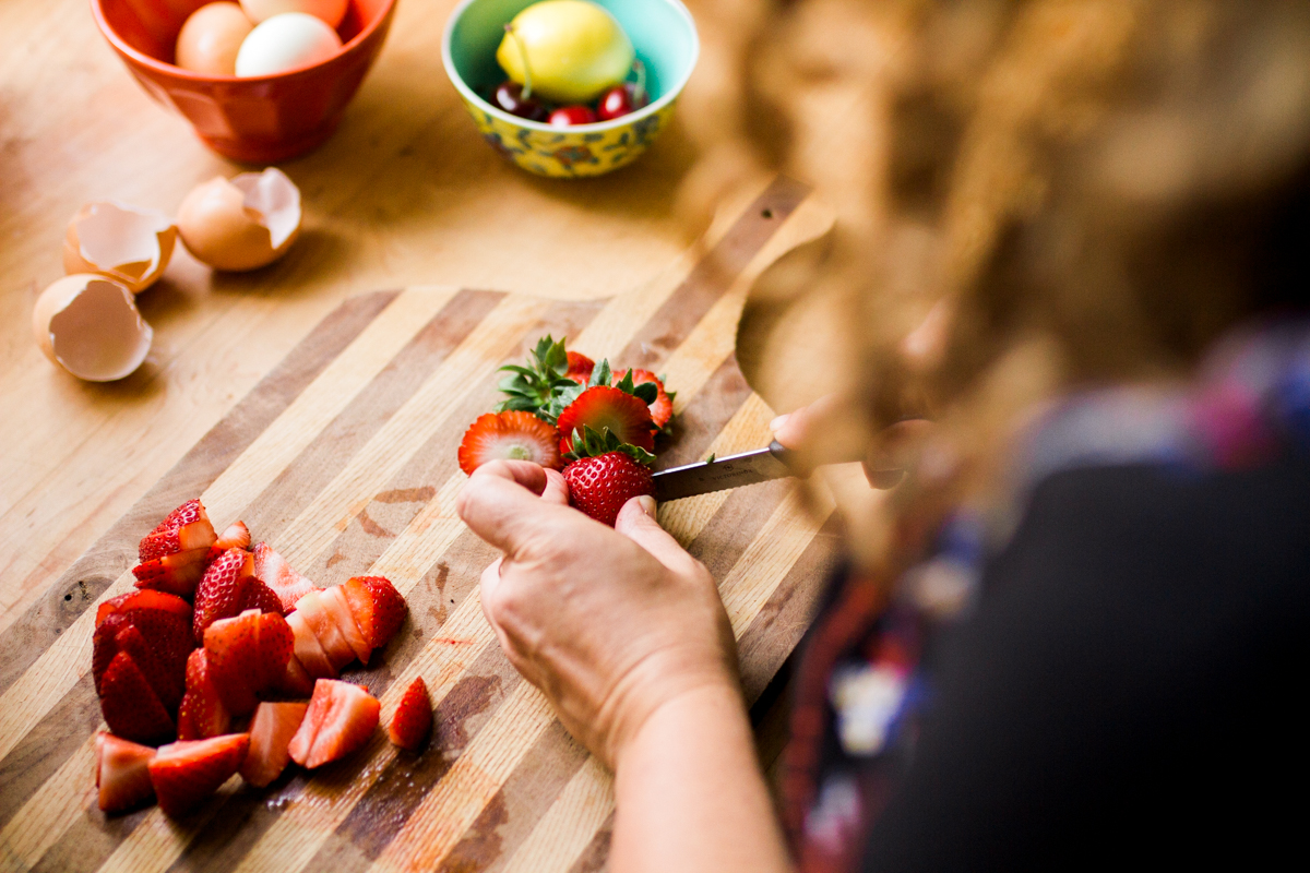  Kansas City small business lifestyle photography seven swans creperie woman slicing strawberries 