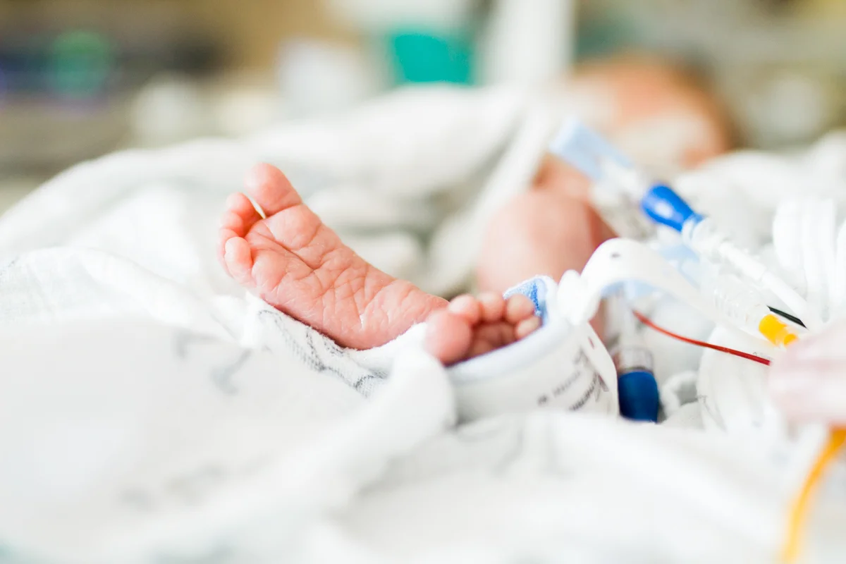 Rebecca Clair Photography lifestyle NICU newborn photography Children's Mercy Hospital newborn baby toes