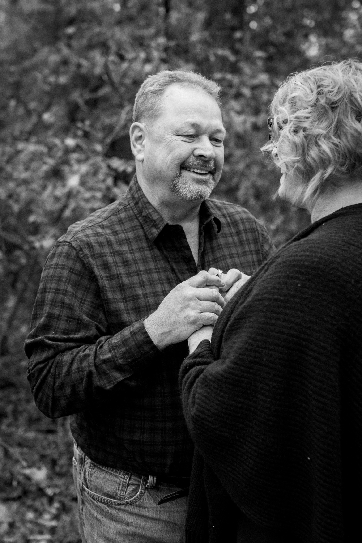  Kansas City lifestyle photographer, Kansas City family photographer, extended family session, fall family photos in the woods, older couple holding hands, grandparents portrait, black and white portrait 