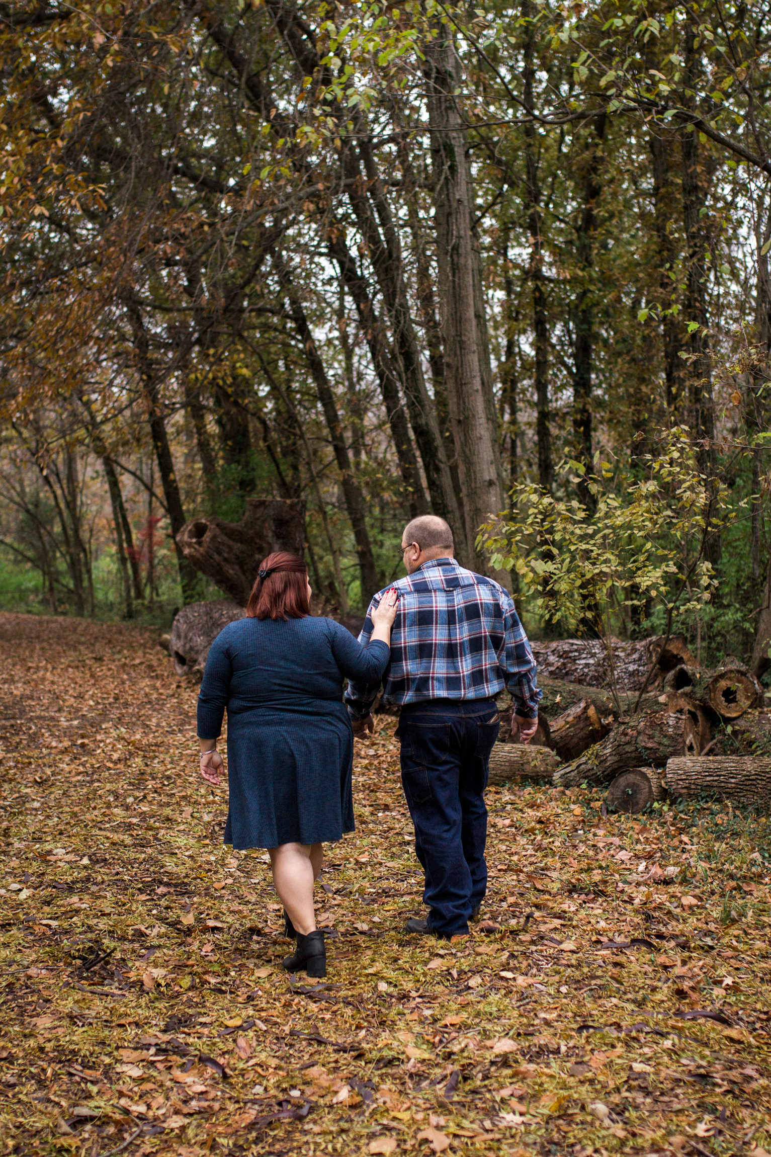  Kansas City lifestyle photographer, Kansas City family photographer, extended family session, fall family photos in the woods, father and grown daughter walking 