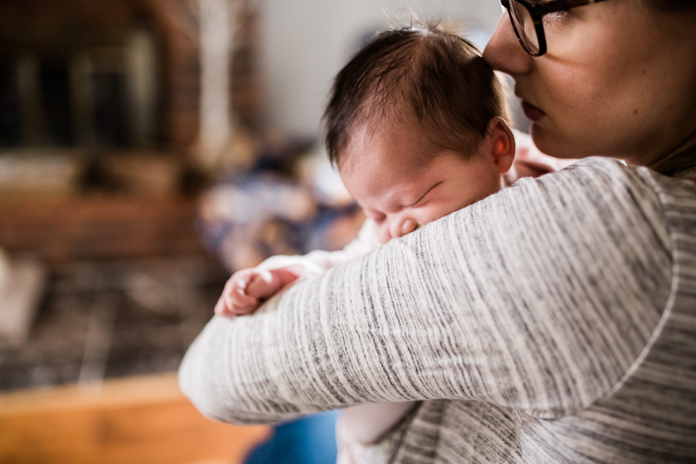  close up portrait of mother cuddling her newborn daughter, Kansas City lifestyle newborn photographer, in-home newborn session 