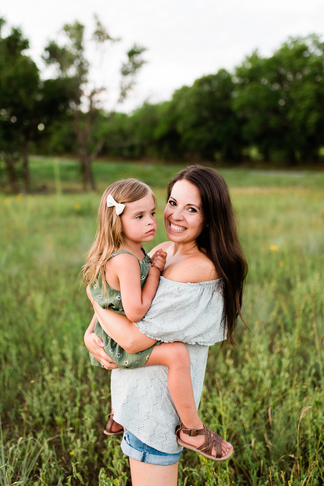  Mother and daughter smiling, mommy and me session at Shawnee Mission Park, Kansas City lifestyle photographer 