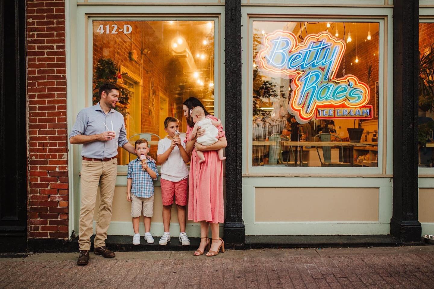 When you promise your kids a treat if they cooperate with family photos, it helps if you pick the most photogenic (and tastiest!) ice cream in the city for their reward! What a perfect way to end this fun family session!
.
.
.
.
.

#rebeccaclairphoto