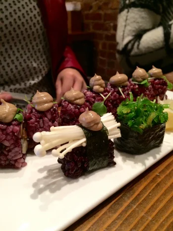 Might mushroom roll with enoki and seaweed hand pieces