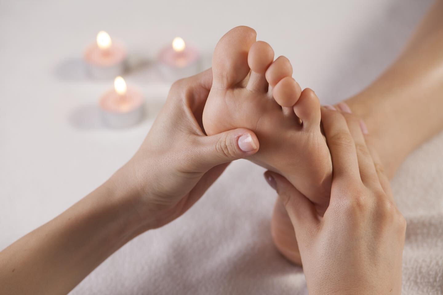Sunday Funday. It&rsquo;s time to put your feet up and relax. Book your appointment online now for an hour of luxury relaxation at LA&rsquo;s best foot spa.
.
.
.
#spa #massage #massagetherapy #relax #relaxing #relaxation #mindfulness #mindful #menta