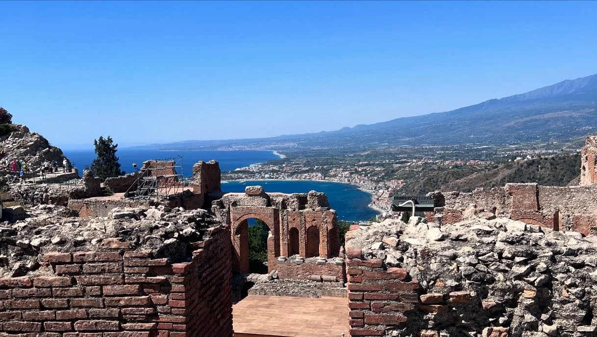 Fantastic ancient Greek Theatre in Taormina, Sicily.
.
.
.
.
.
#ancient #italy #greece #sicily #taormina #architecture