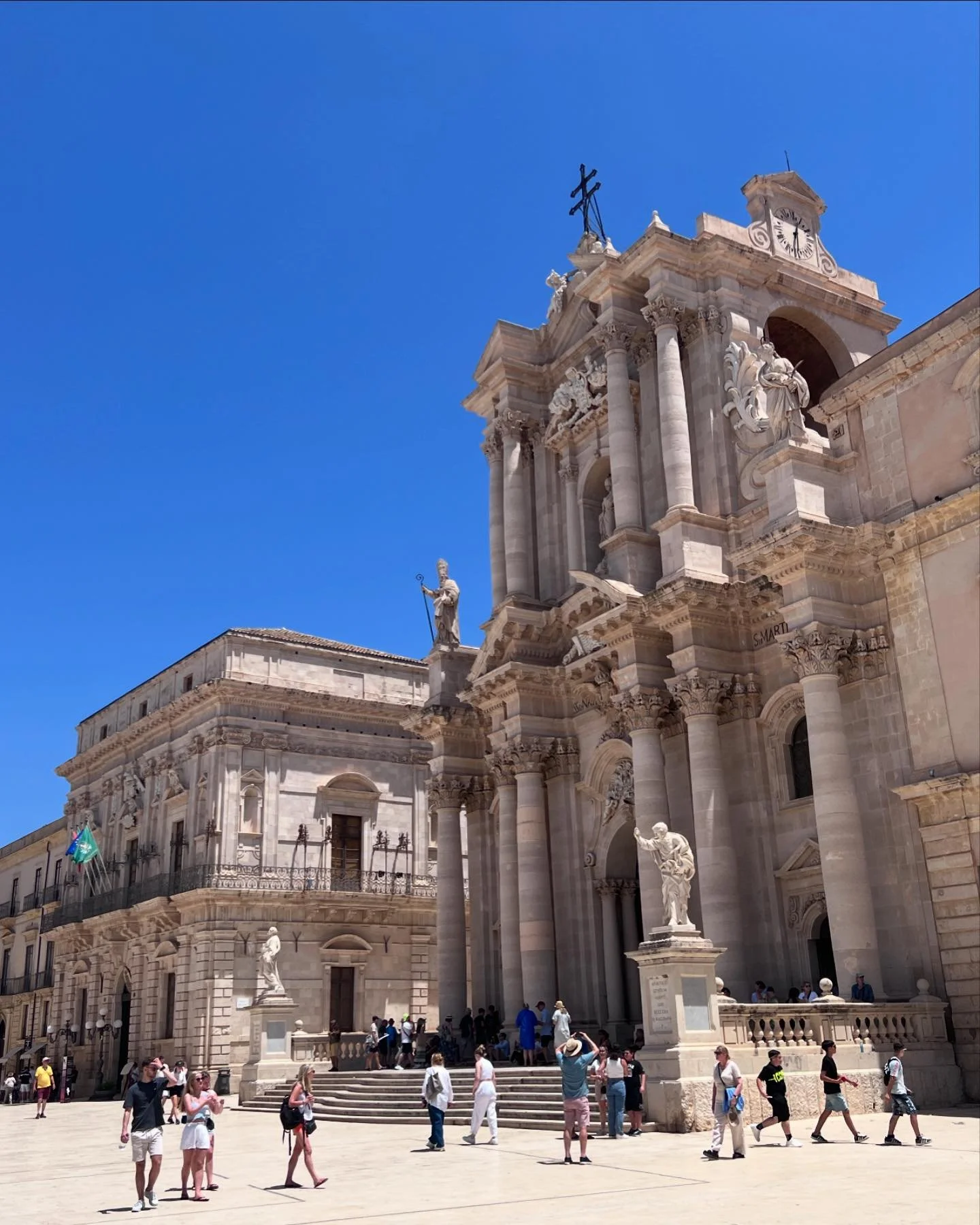 Cathedral of Syracuse. Structure is originally a Greek Doric temple currently Metropolitan Cathedral of the Most Holy Nativity of Mary.
.
.
.
.
.
#architecture #Design #Sicily #Italy #Italia #ancient #doric #Greek #cathedral #syracuse #siracusa #trav