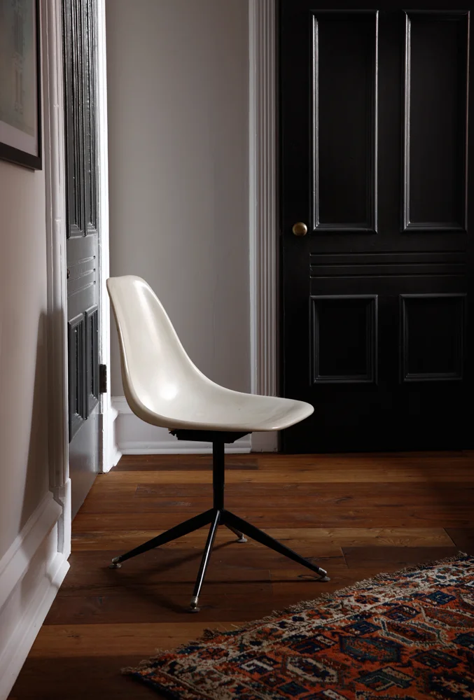 202 Chair Detail_6129 FINAL.jpg