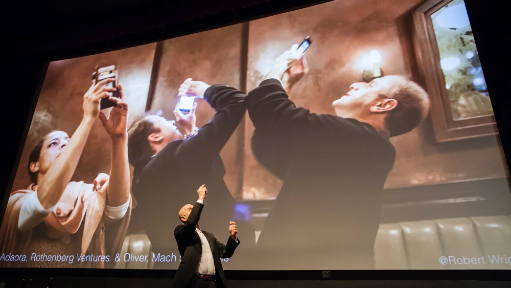 Future of how humans will interact with their phones in a world of 360 photos during Evan Nisselson's Day 2 keynote.©Robert Wright/LDV Vision Summit