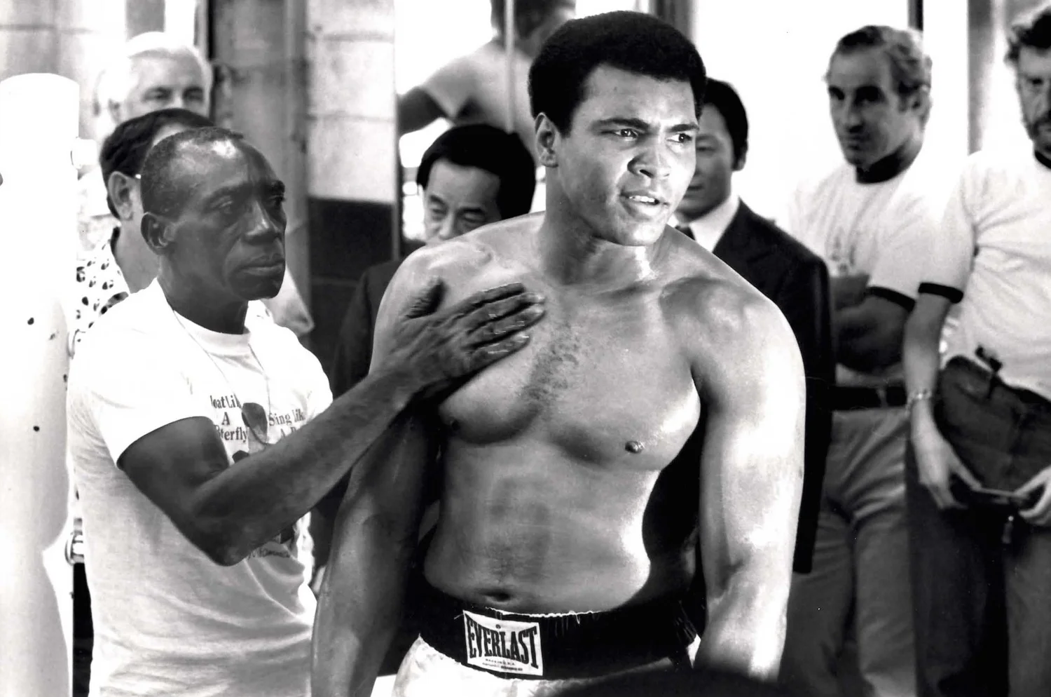 Who Created That Image? Solving the online content identity problem leveraging the blockchain.