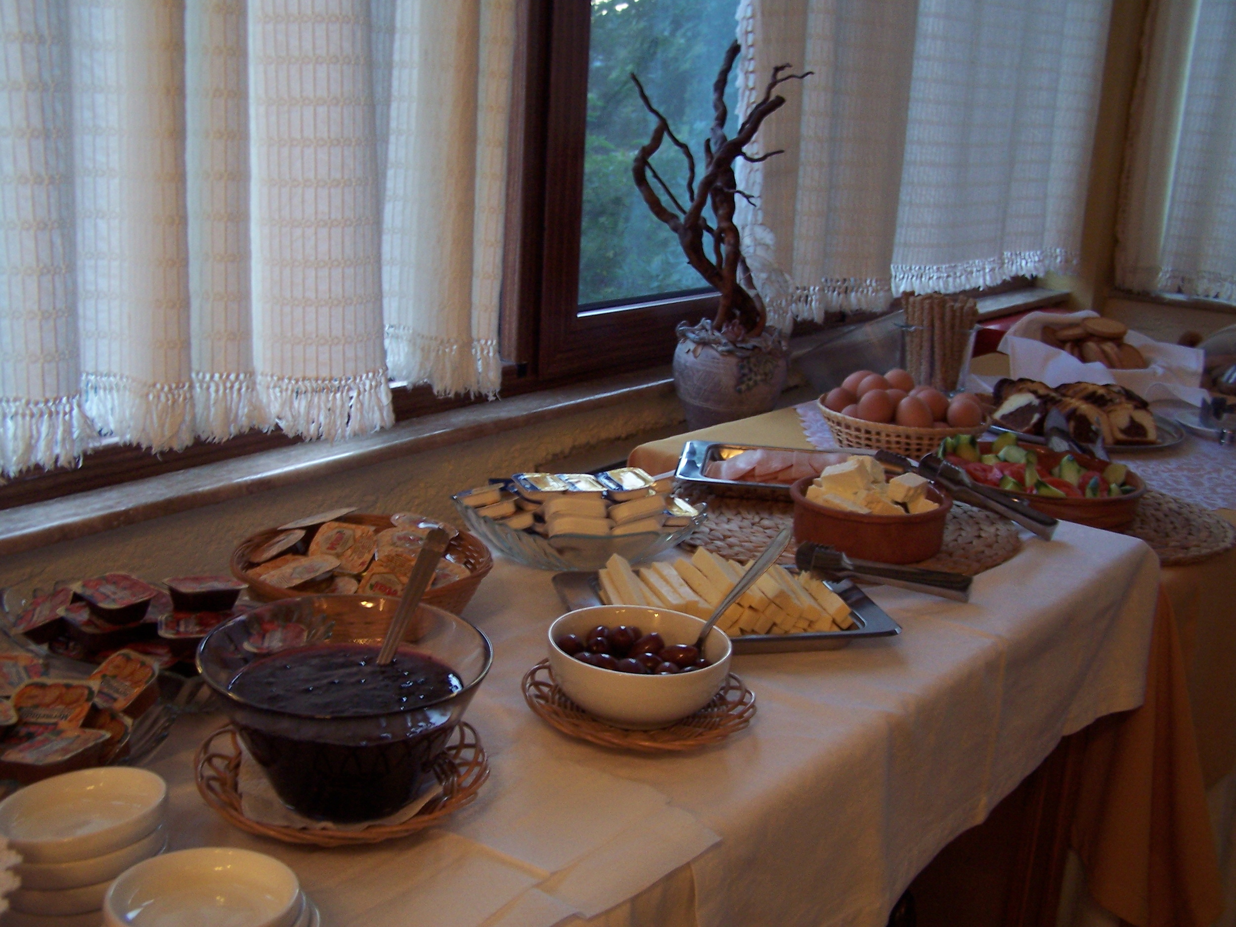 valiacalda_hotel_breakfast.jpg