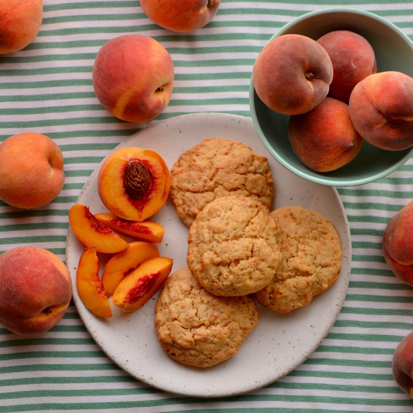 🍑New this week in our shop: Peach scones! Our version of this favorite summer fruit boasts brown sugar, buttermilk, and a hint of cinnamon that holds hands splendidly with dried peaches. We&rsquo;ve been told it tastes just like peach cobbler 😋

Fr
