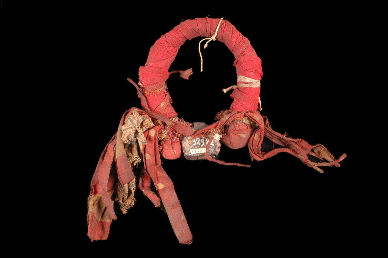  CONGO RIVER REGION  Magic glass and cotton nkisi bracelet, Kongo. End 19th century&nbsp; 
