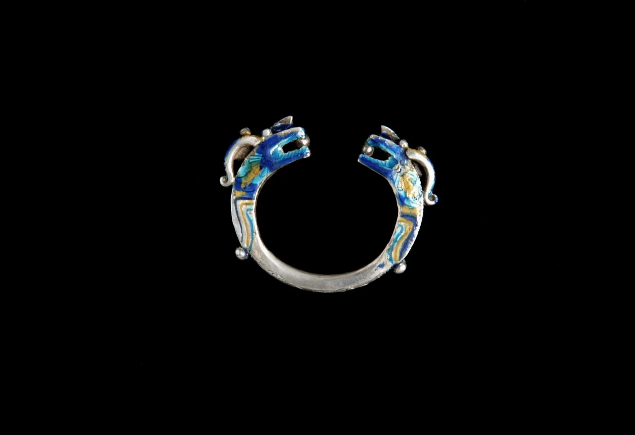  VIETNAM Silver and enamel woman’s bracelet to be worn in pairs ,&nbsp;Lao Cai, Yao.&nbsp;Beginning 20th century&nbsp; 