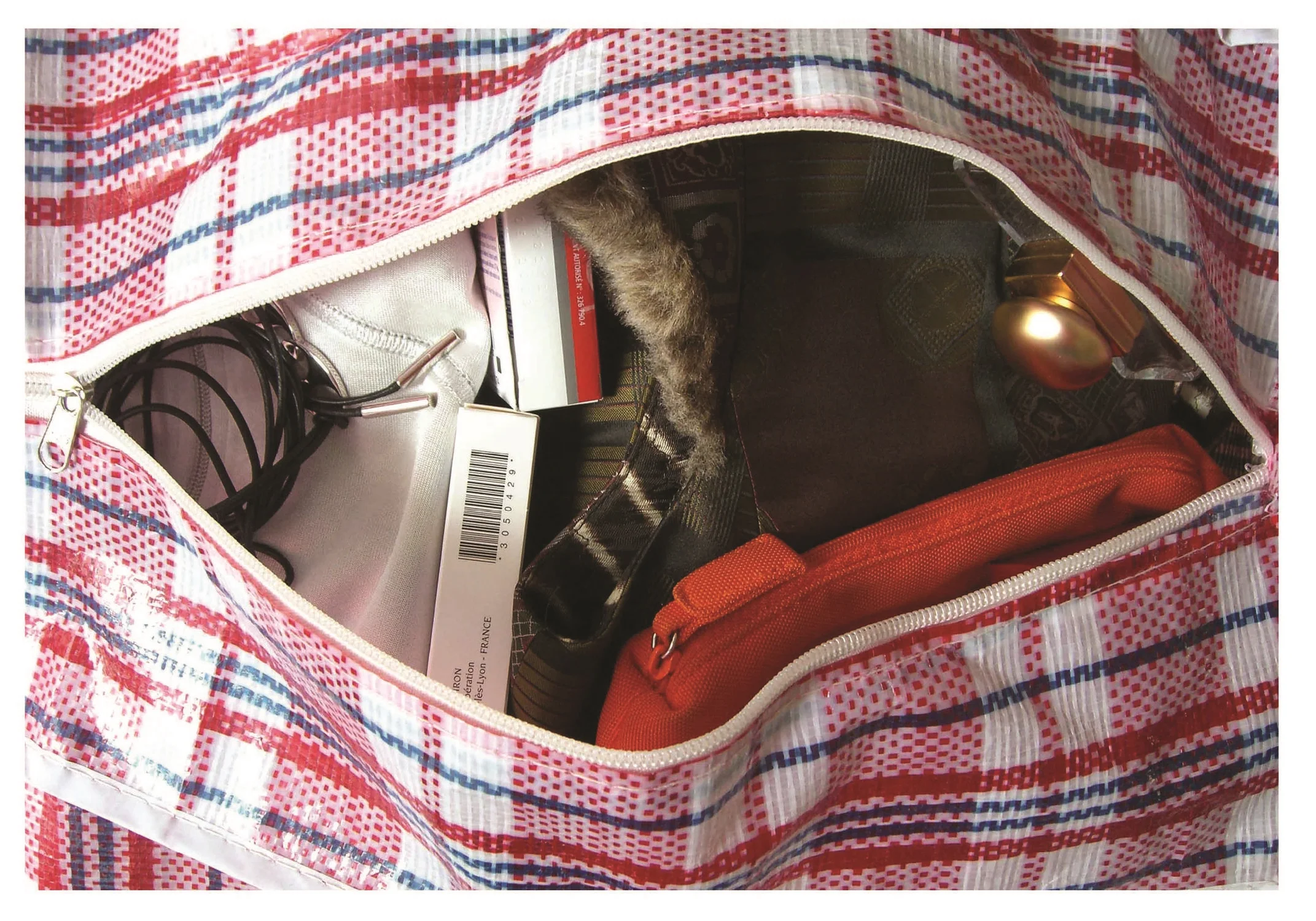 JEANNE SUSPLUGAS “ OUVREZ VOTRE SAC ”, JUNE 2006