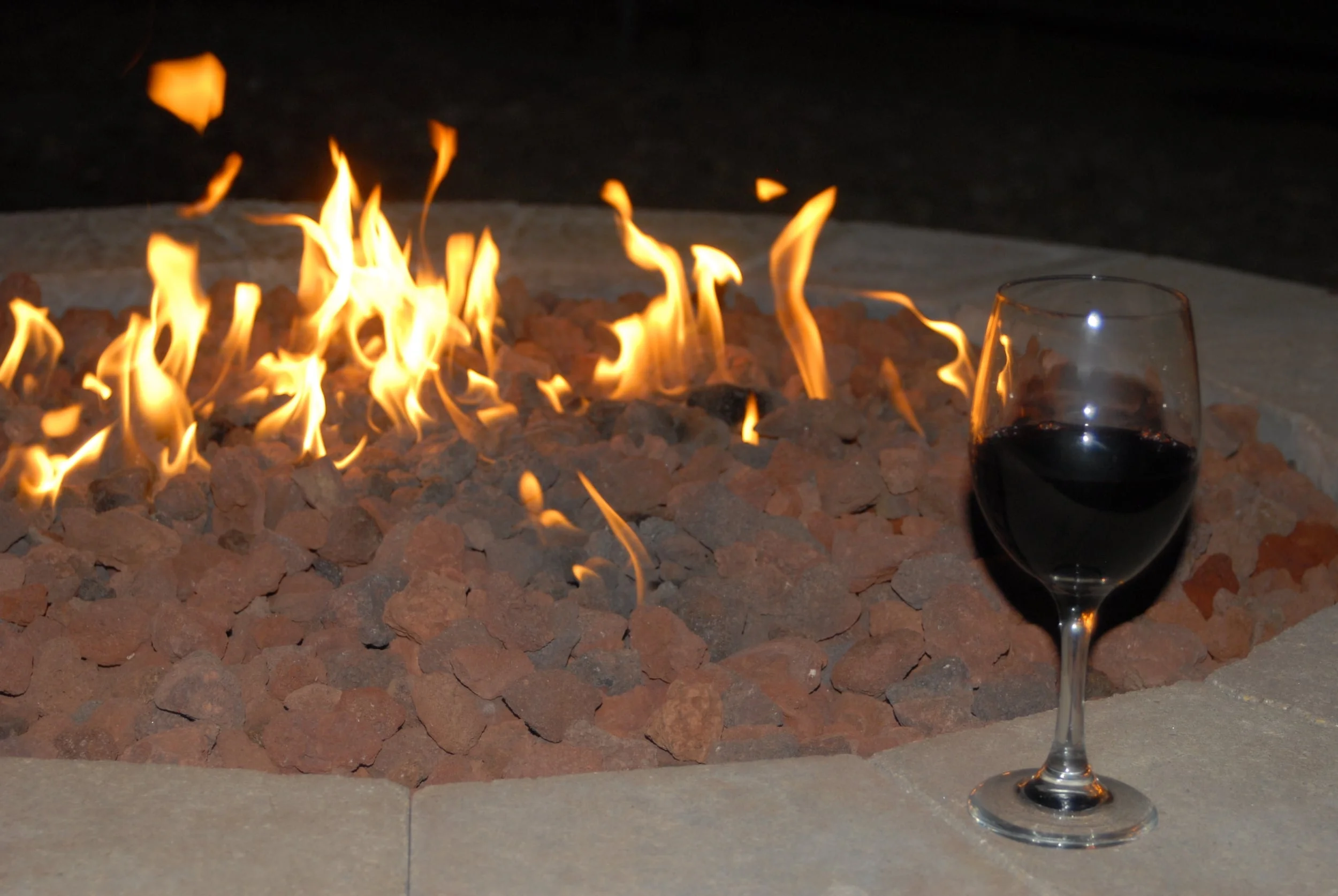 firepitwwine.JPG