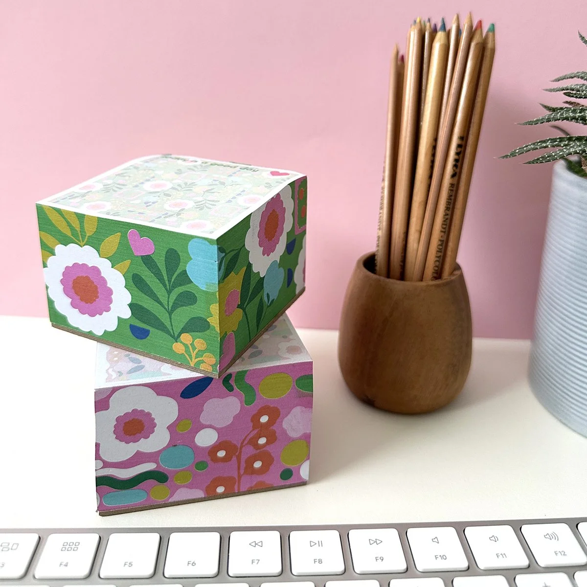 Sticky_Green_Pink_2.jpg