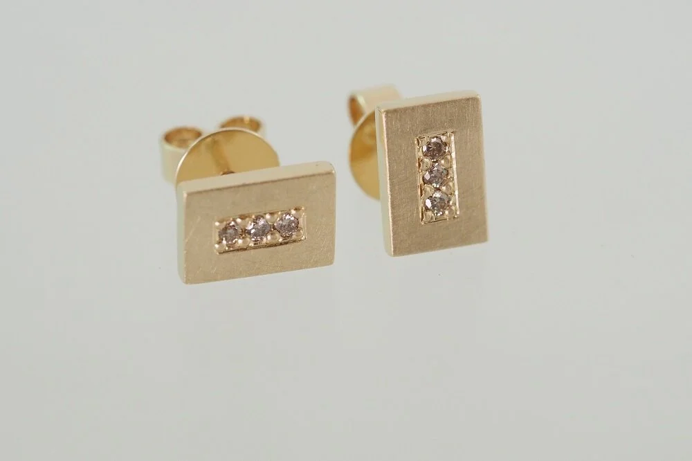 9ct Yellow Gold and Diamond Studs. 