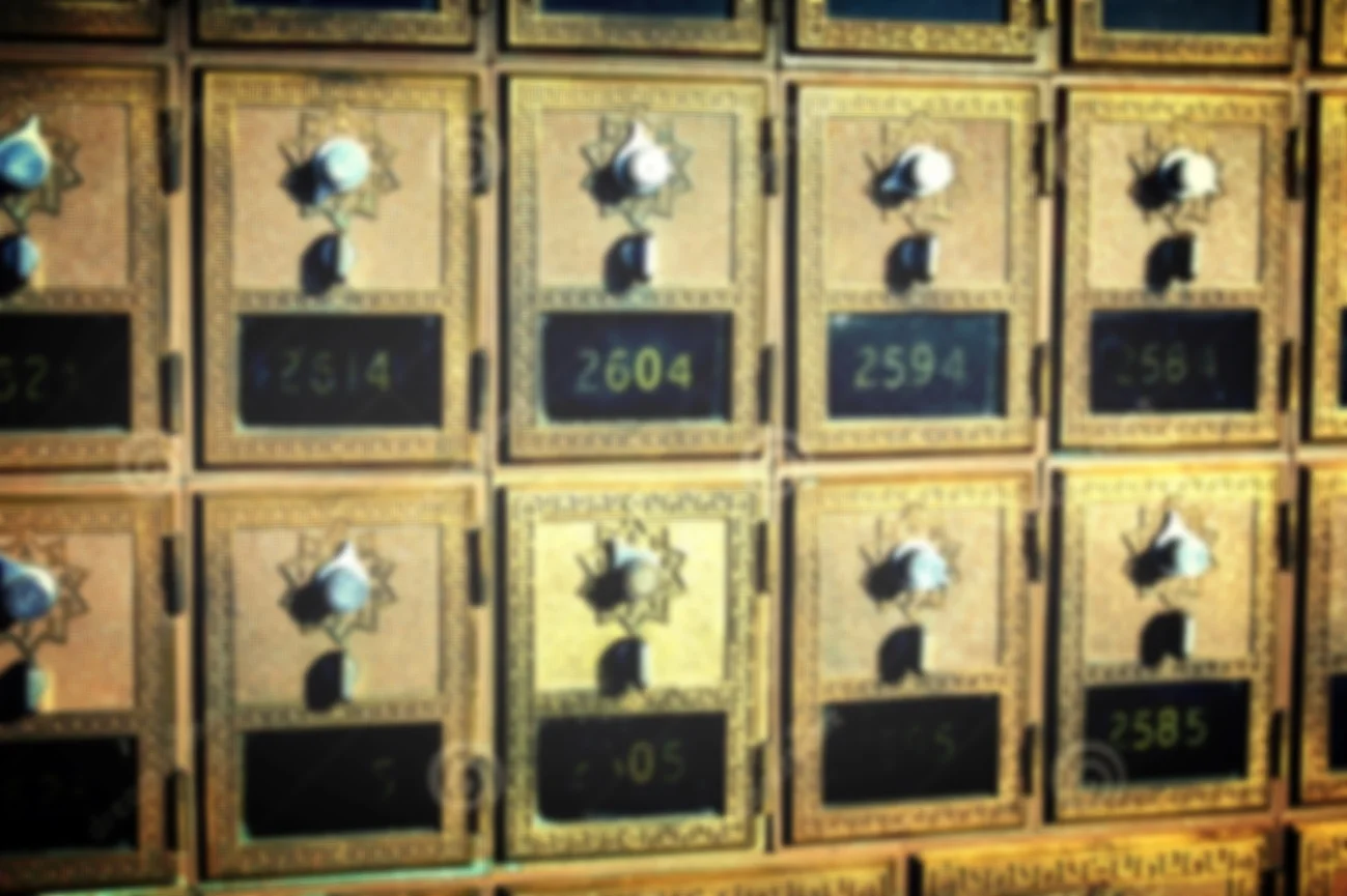 vintage-old-fashion-mail-box-s-1941980-2.jpg
