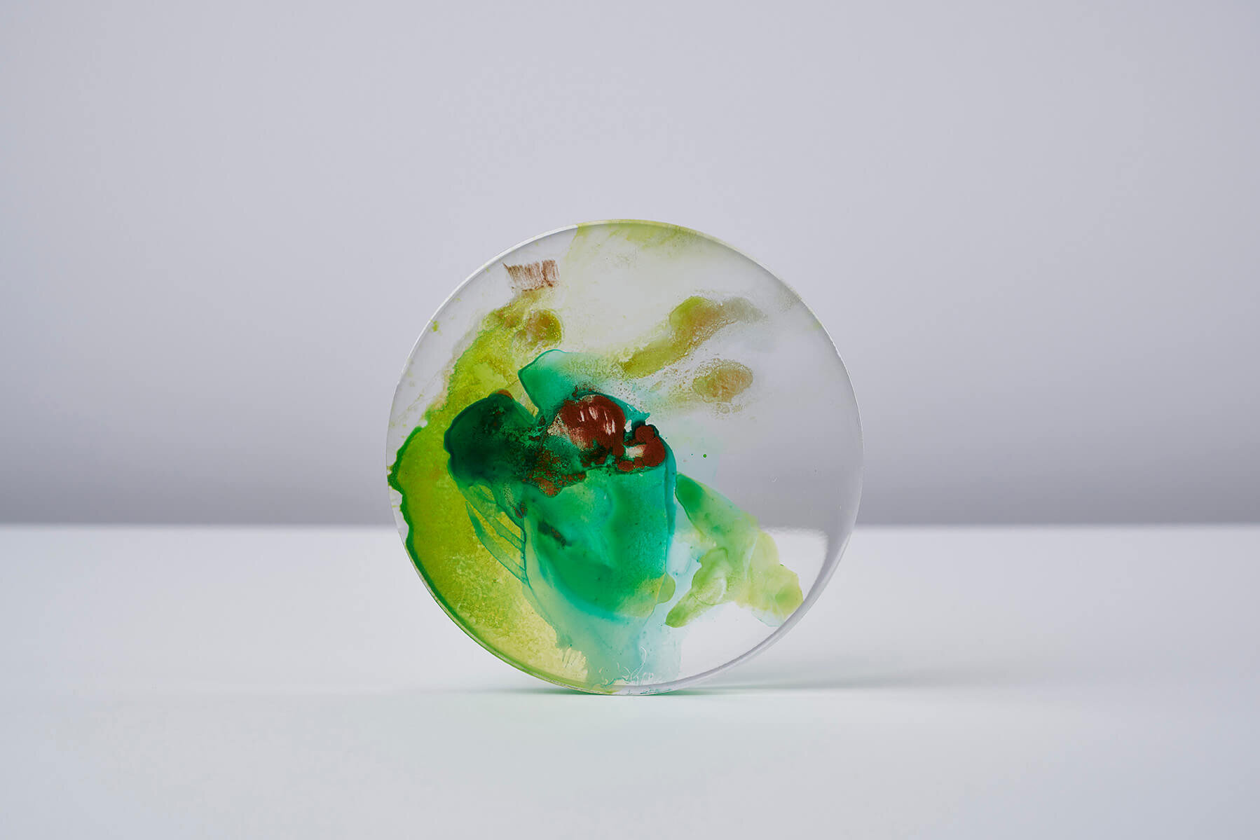 Acrylic and resin on plexiglass, ⌀11.5 x D1 cm, 2020