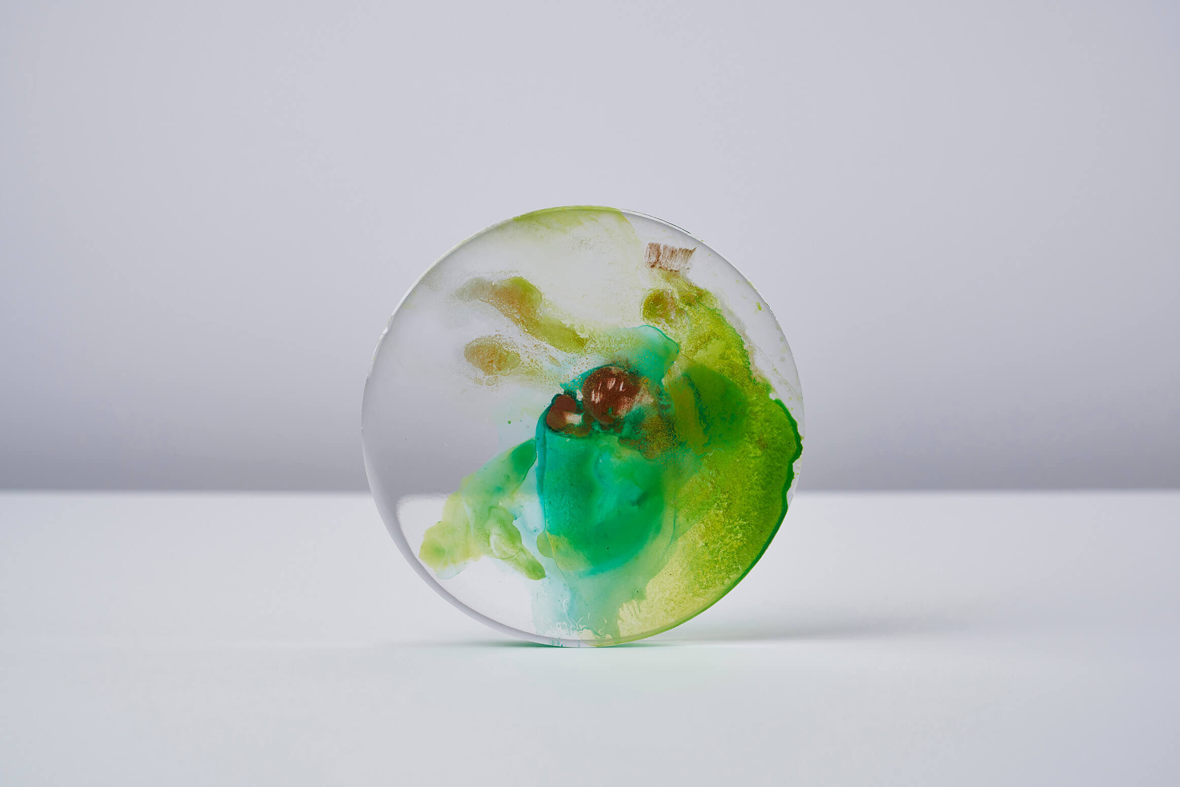 Acrylic and resin on plexiglass, ⌀11.5 x D1 cm, 2020
