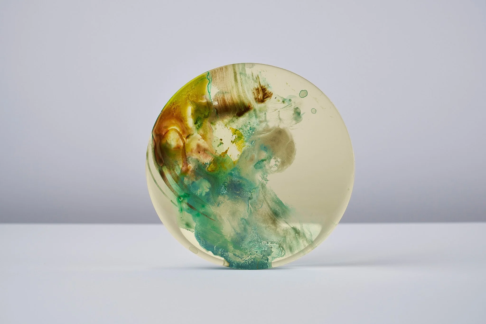 Acrylic and resin on plexiglass, ⌀14.5 x D1.5 cm, 2020 
