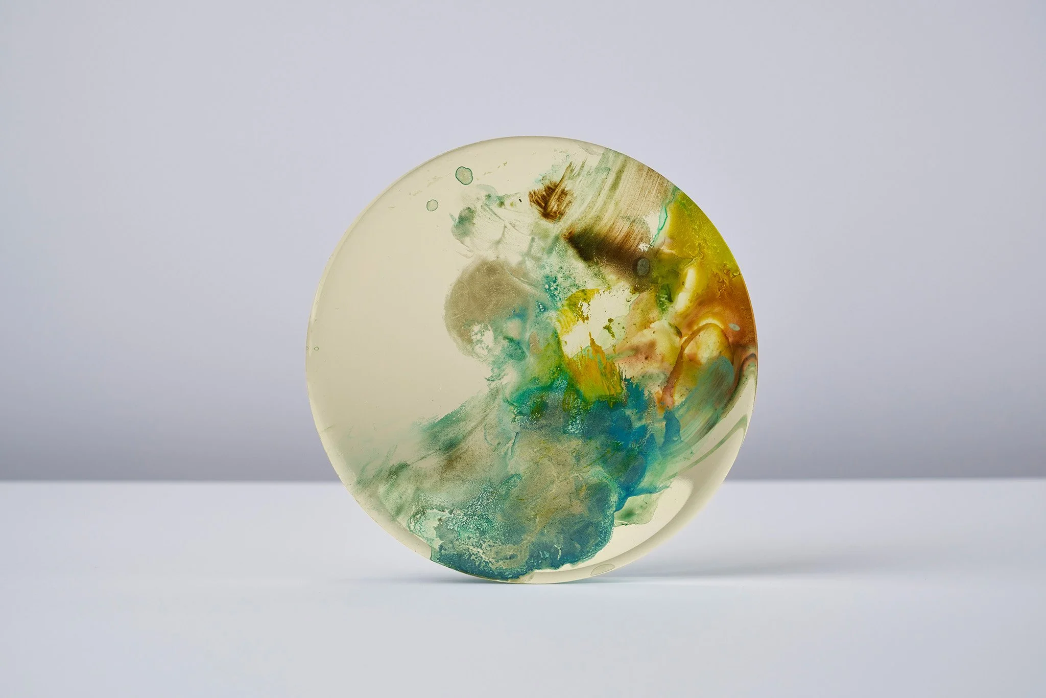 Acrylic and resin on plexiglass, ⌀14.5 x D1.5 cm, 2020 