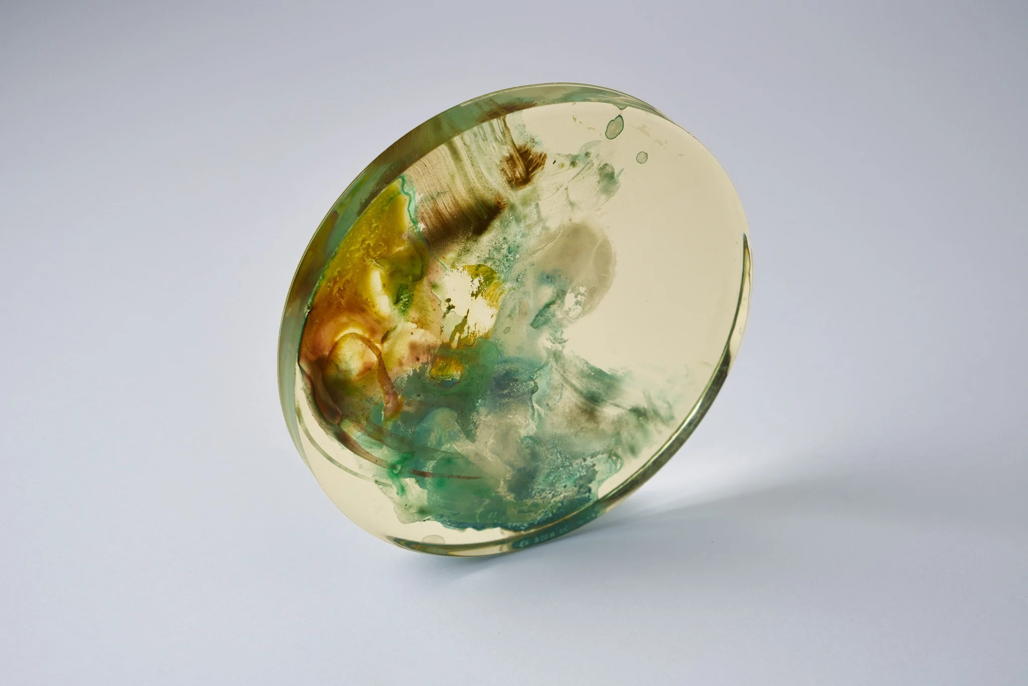 Acrylic and resin on plexiglass, ⌀14.5 x D1.5 cm, 2020 