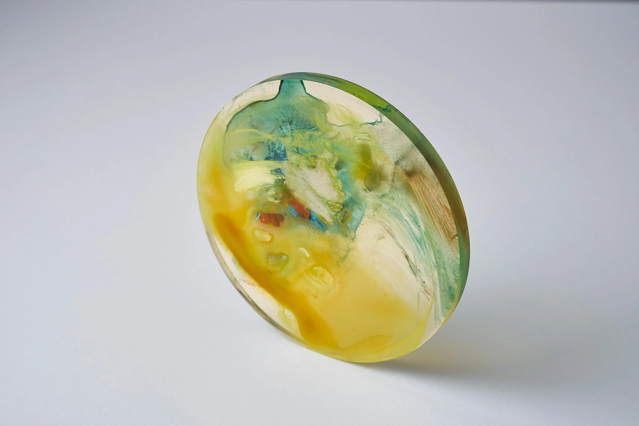 Acrylic and resin on plexiglass, ⌀14 x D1 cm, 2020