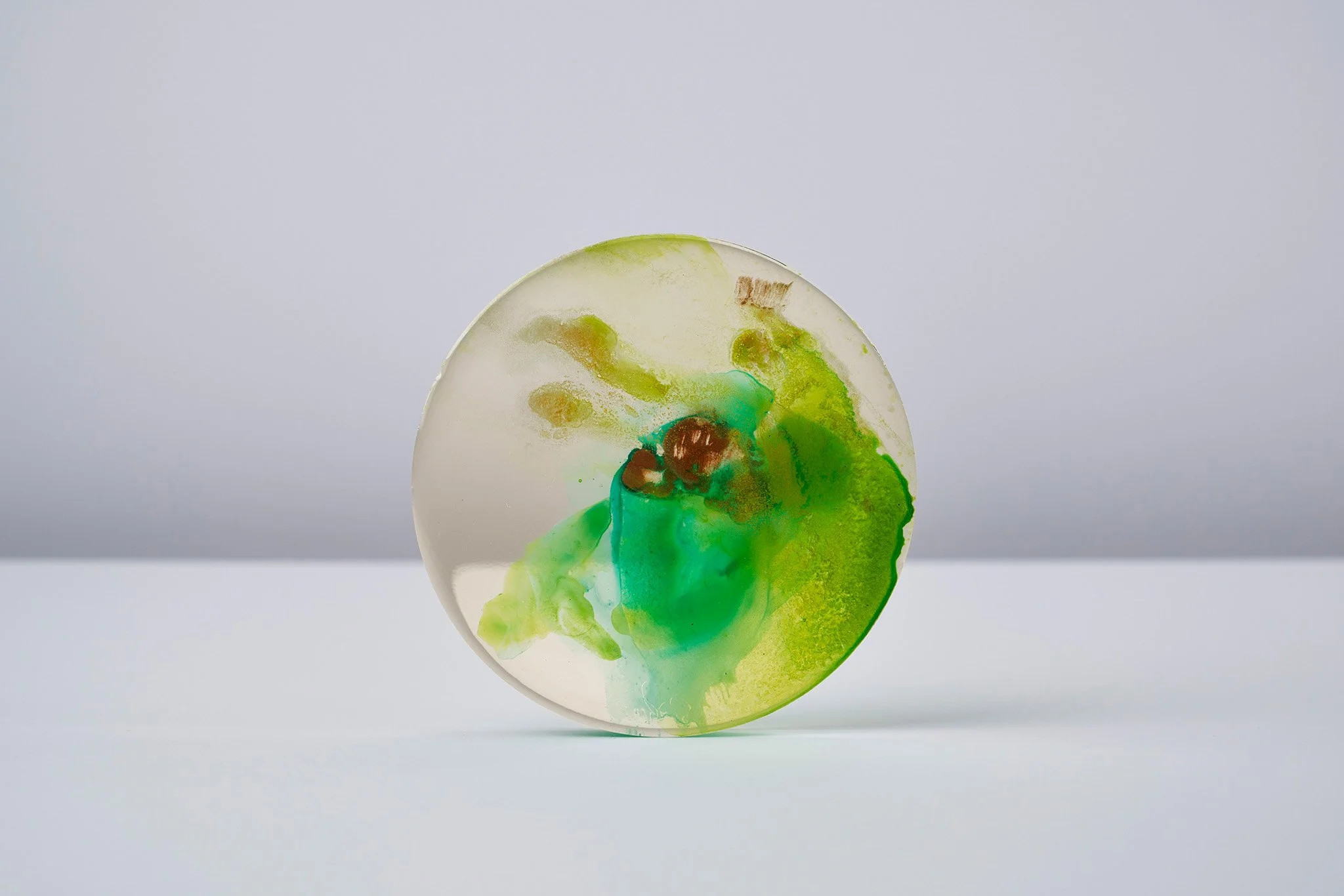 Acrylic and resin on plexiglass, ⌀11.5 x D1 cm, 2020
