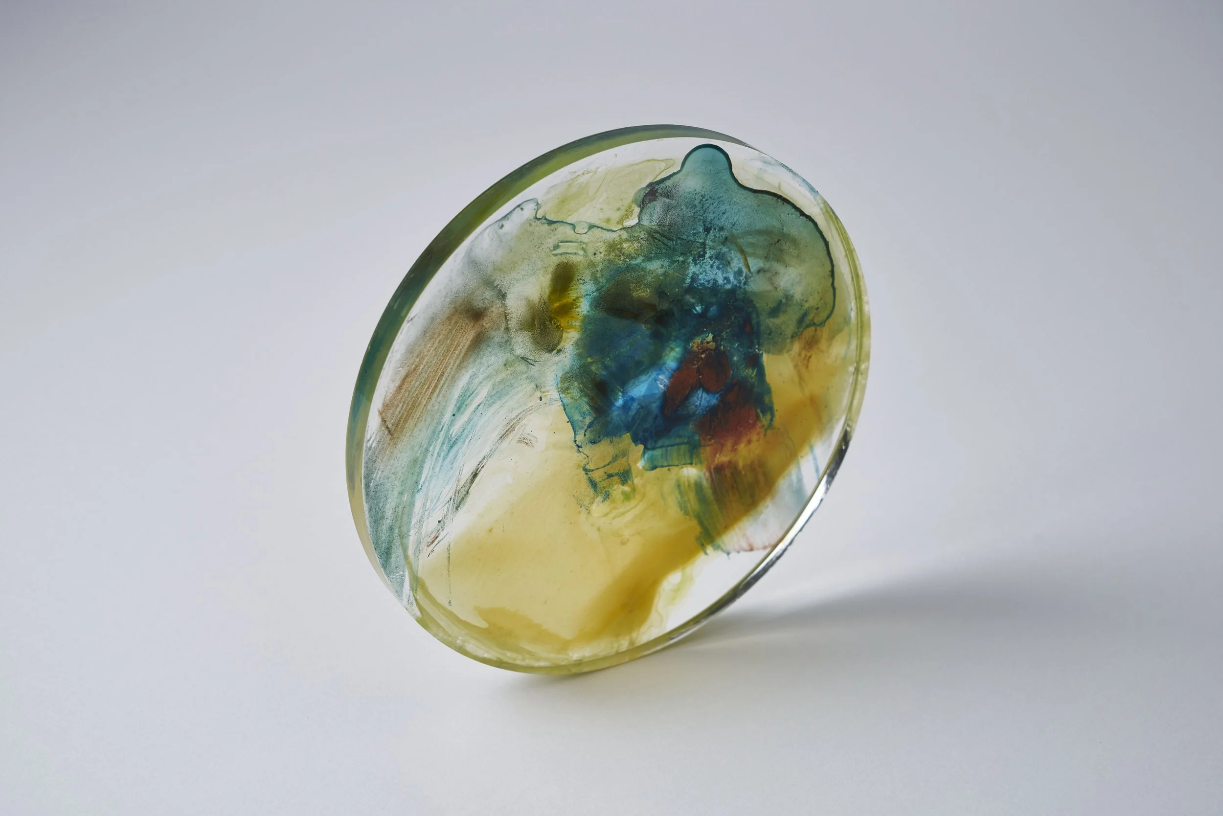 Acrylic and resin on plexiglass, ⌀14 x D1 cm, 2020