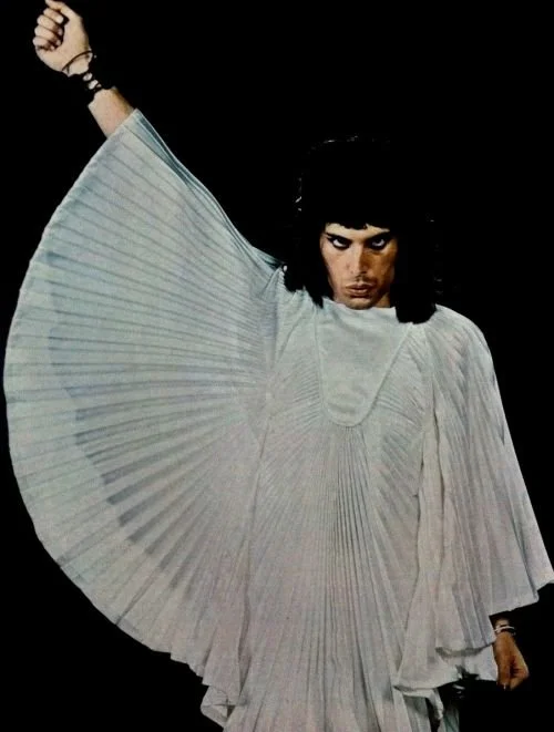 FREDDIE MERCURY IN ZANDRA RHODES 2.jpg