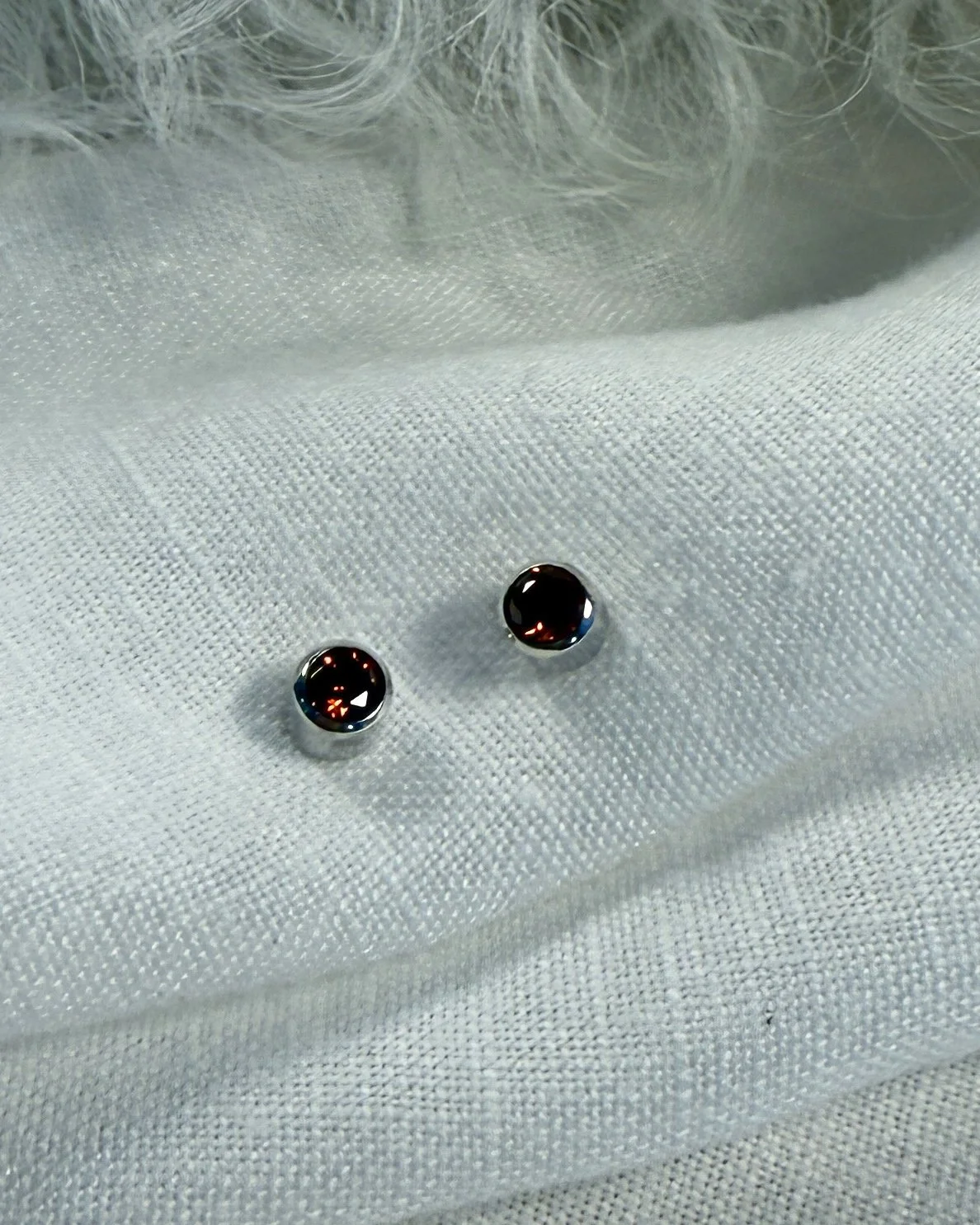 5mm silver studs with brandy sparkle