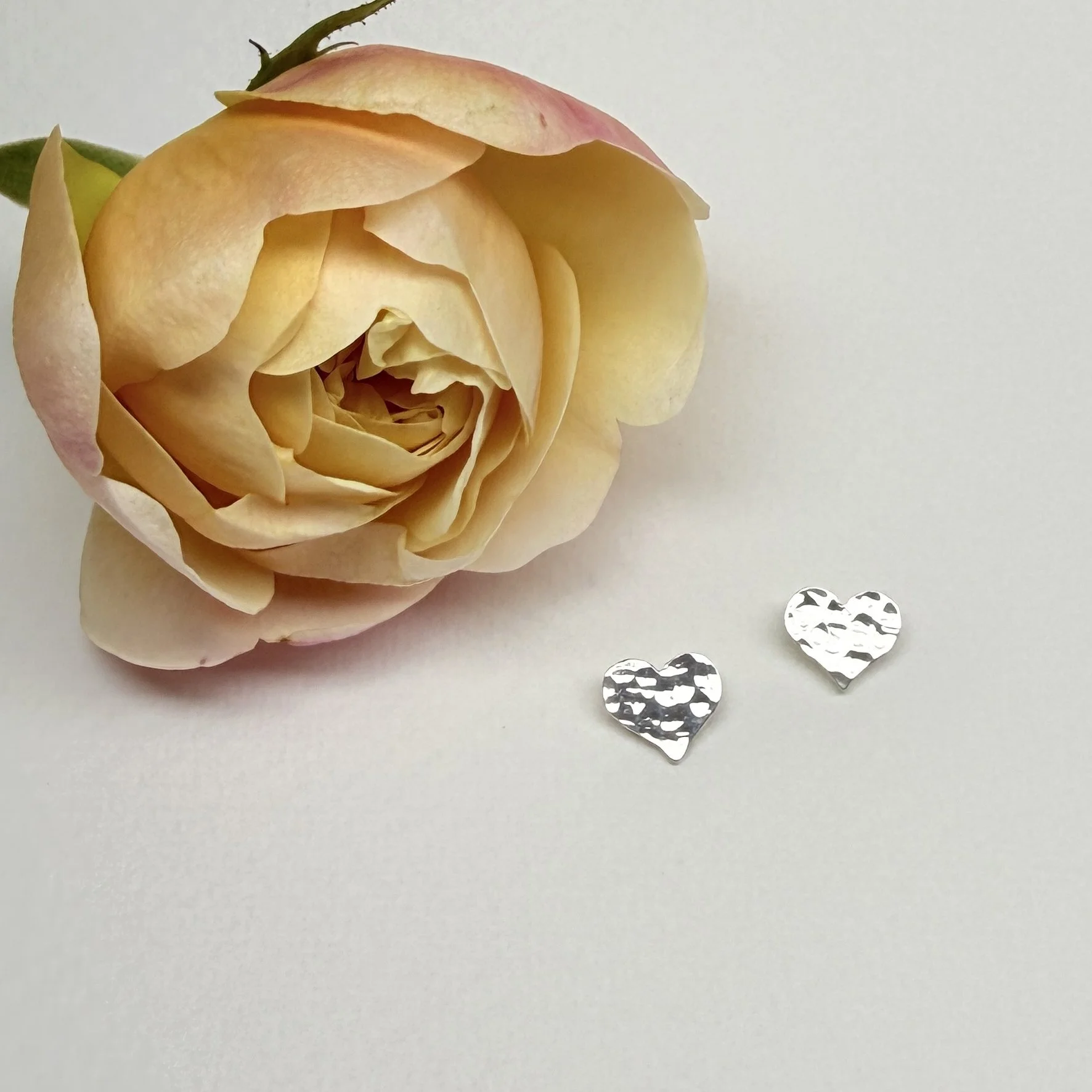 Hammered heart stud earrings