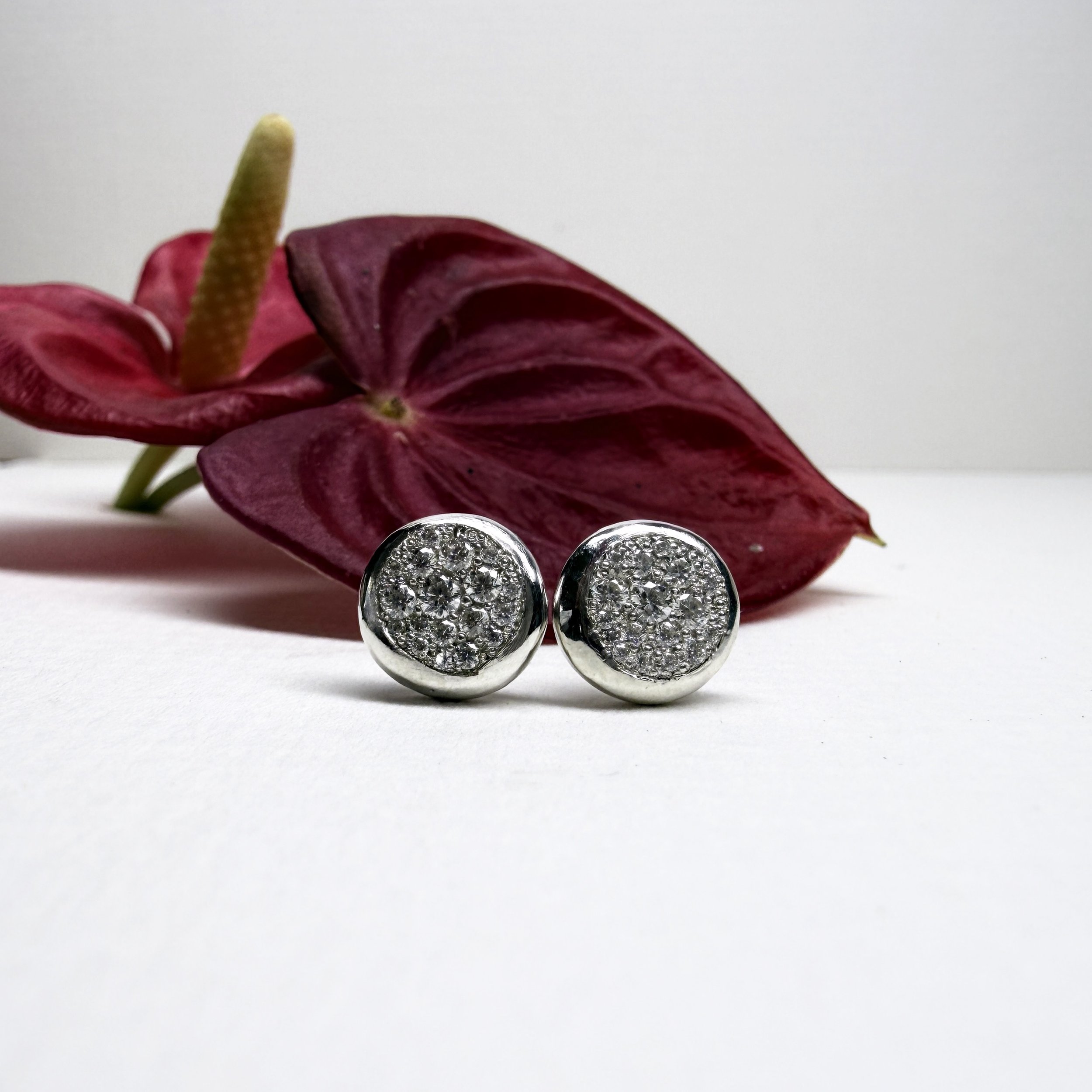 serti neige studs 4.jpg