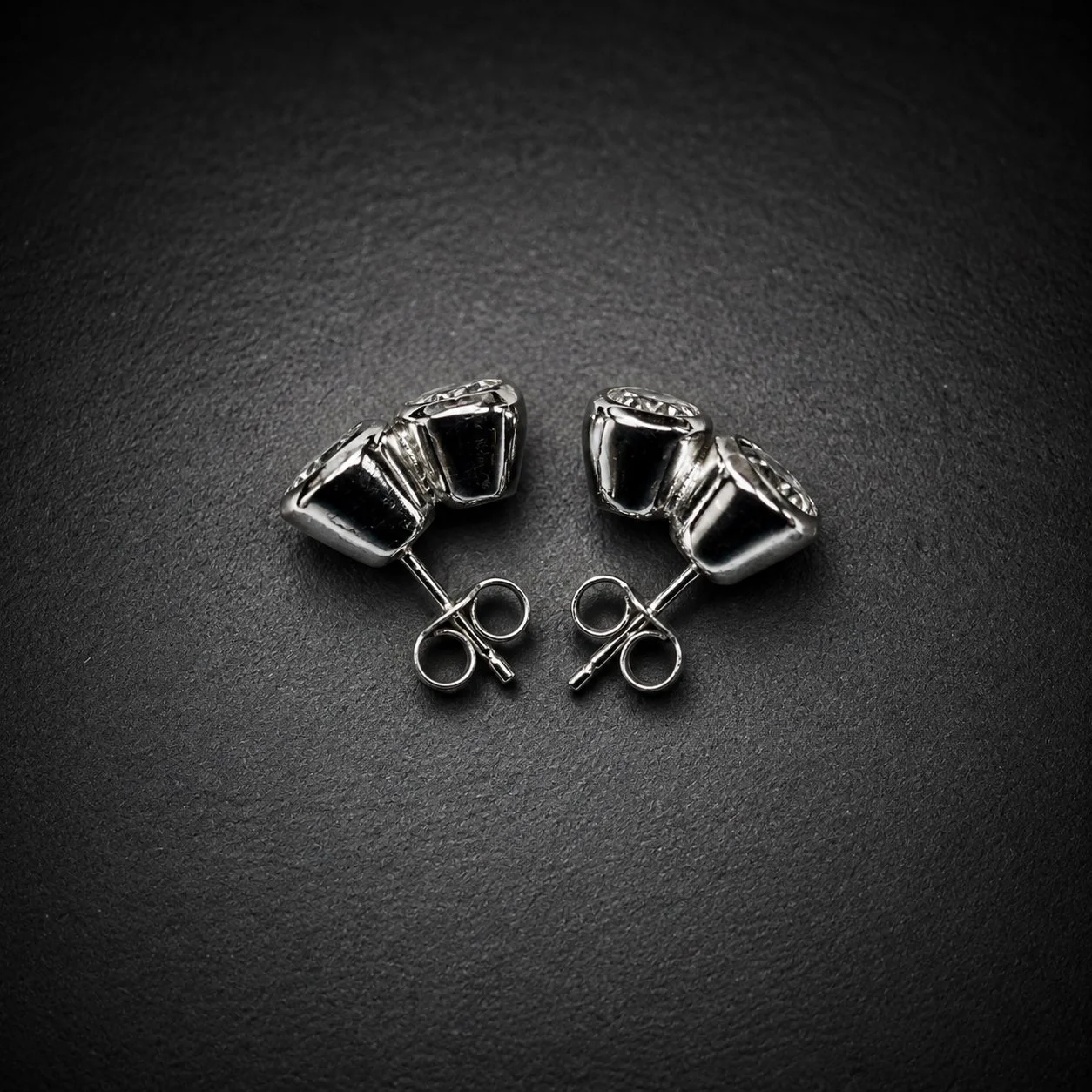 Double bezel curved studs