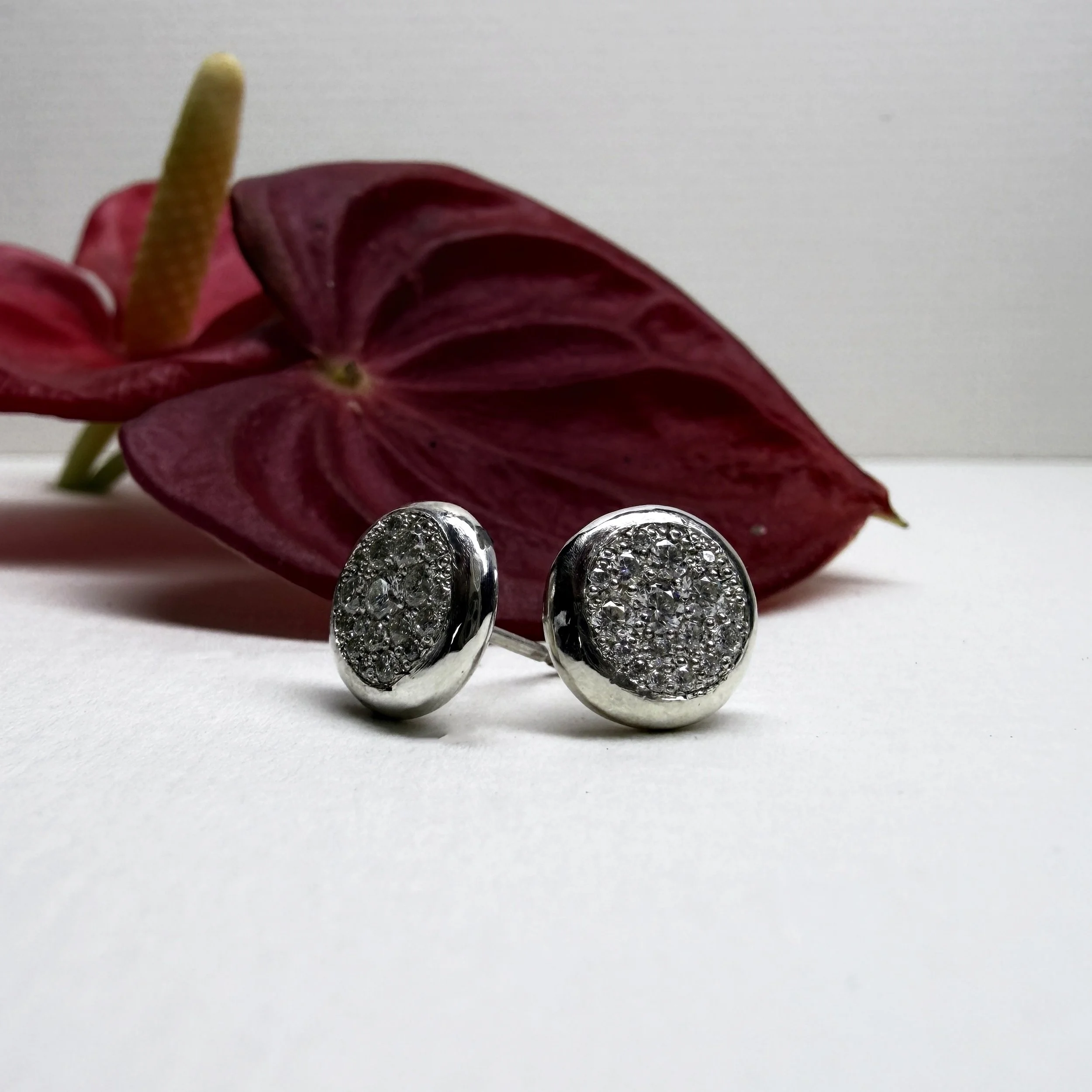 serti neige studs 5.jpg