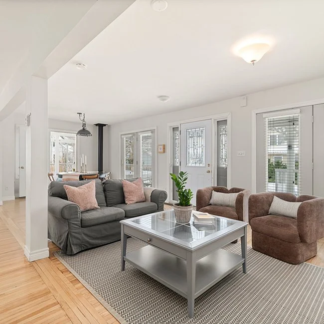 LV 2 living area wide.jpg