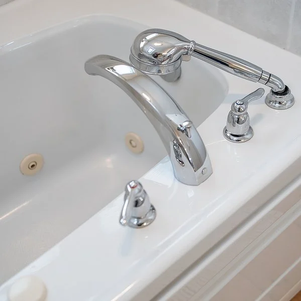 Ensuite bath alt.jpg